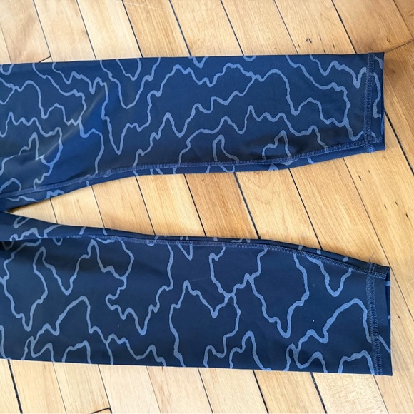 Athleta Elation Train‎ Textured 7/8 tight black and grey leggings - Picture 5 of 6